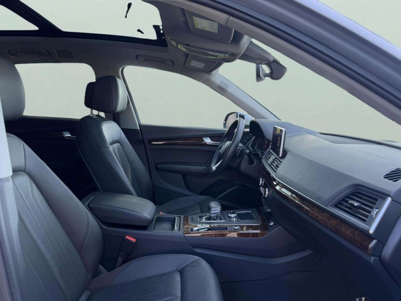 Used 2018 Florett Silver Metallic Audi Premium Plus image 30