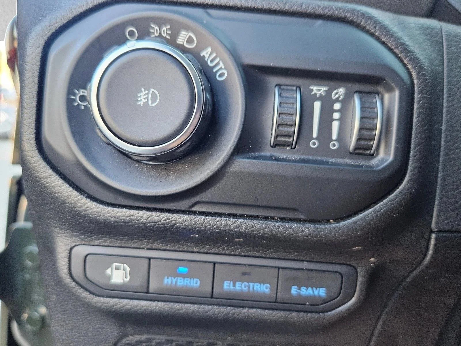 Used 2021 Sarge Green Clearcoat Jeep Unlimited Sahara image 19