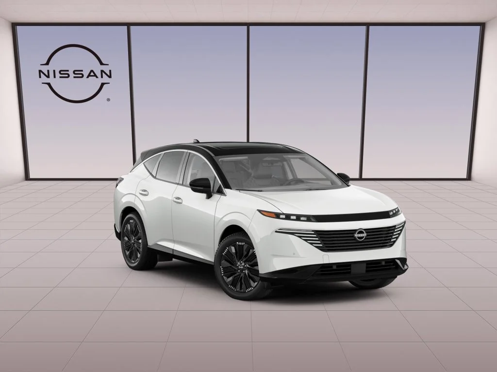 New 2027 White Nissan Platinum image 3