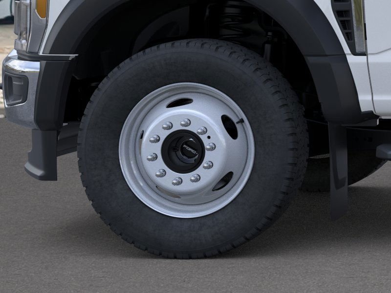 New 2025 Oxford White Ford F-550® XL image 41