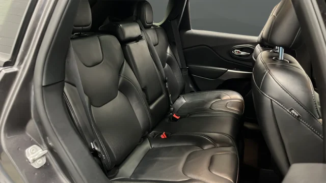 Used 2022 Crystal Metallic Jeep Limited image 25