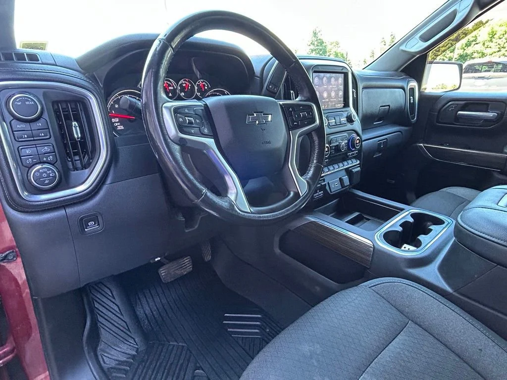 Used 2020 CAJUN RED TINTCOAT Chevrolet RST image 18