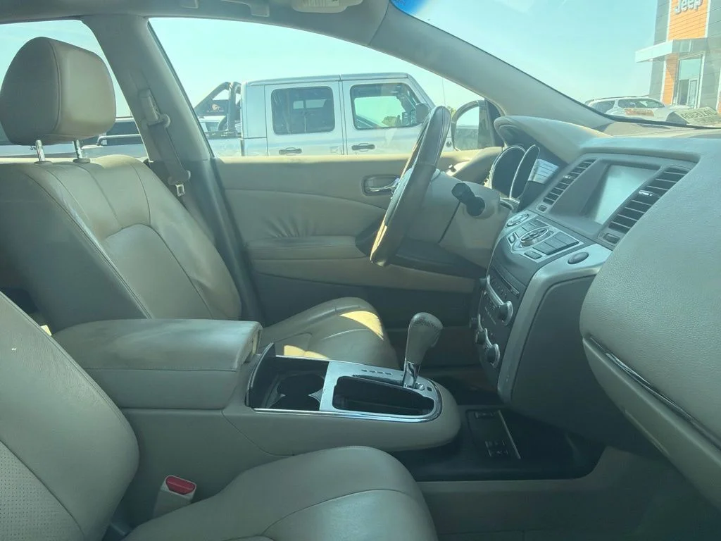 Used 2009 White Nissan SL image 2
