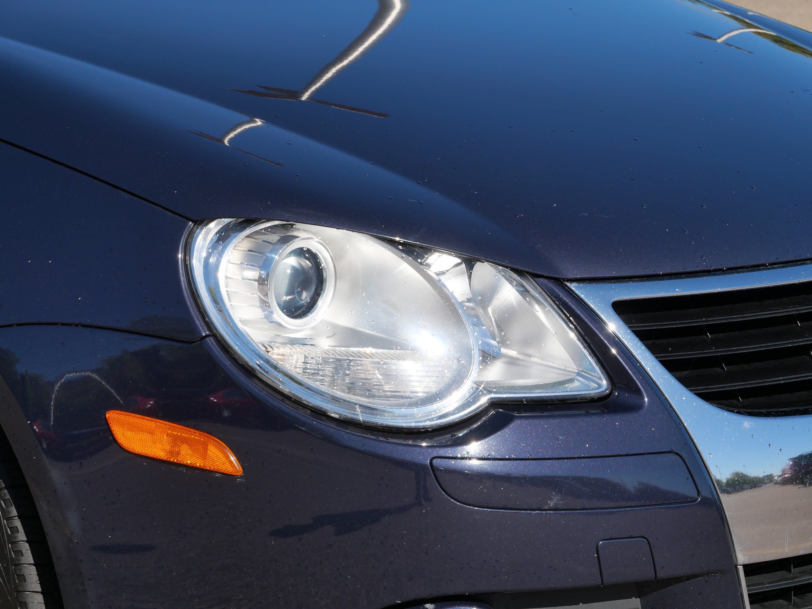 Used 2010 Eismeer Blue Metallic Volkswagen Komfort image 14