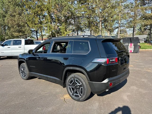 New 2026 Diamond Black Crystal Pearl-Coat Exterior Paint Jeep Limited image 4