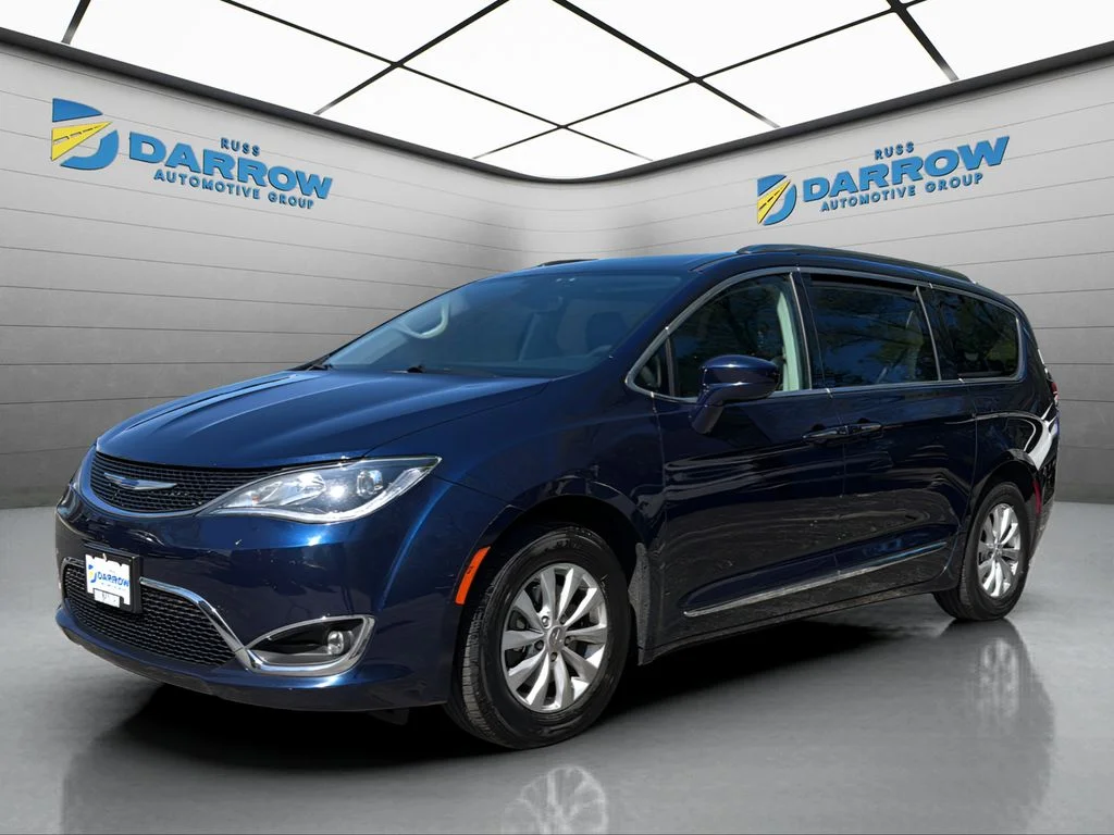 2019 Chrysler Pacifica Touring L's photo