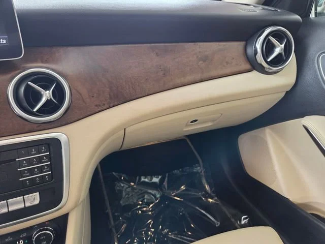 Used 2019 White Mercedes-Benz GLA 250 image 26