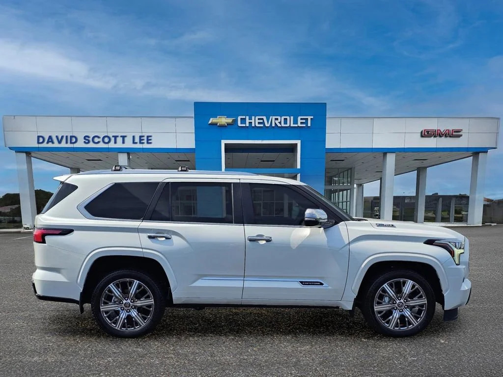 Used 2024  Toyota SR5 image 8