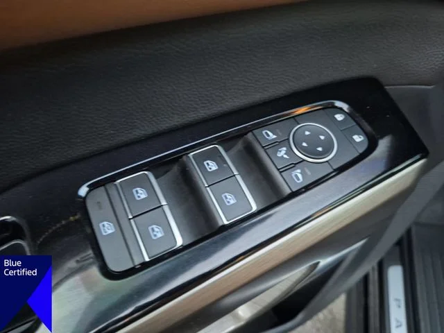 Used 2025 Black Nissan Platinum image 13