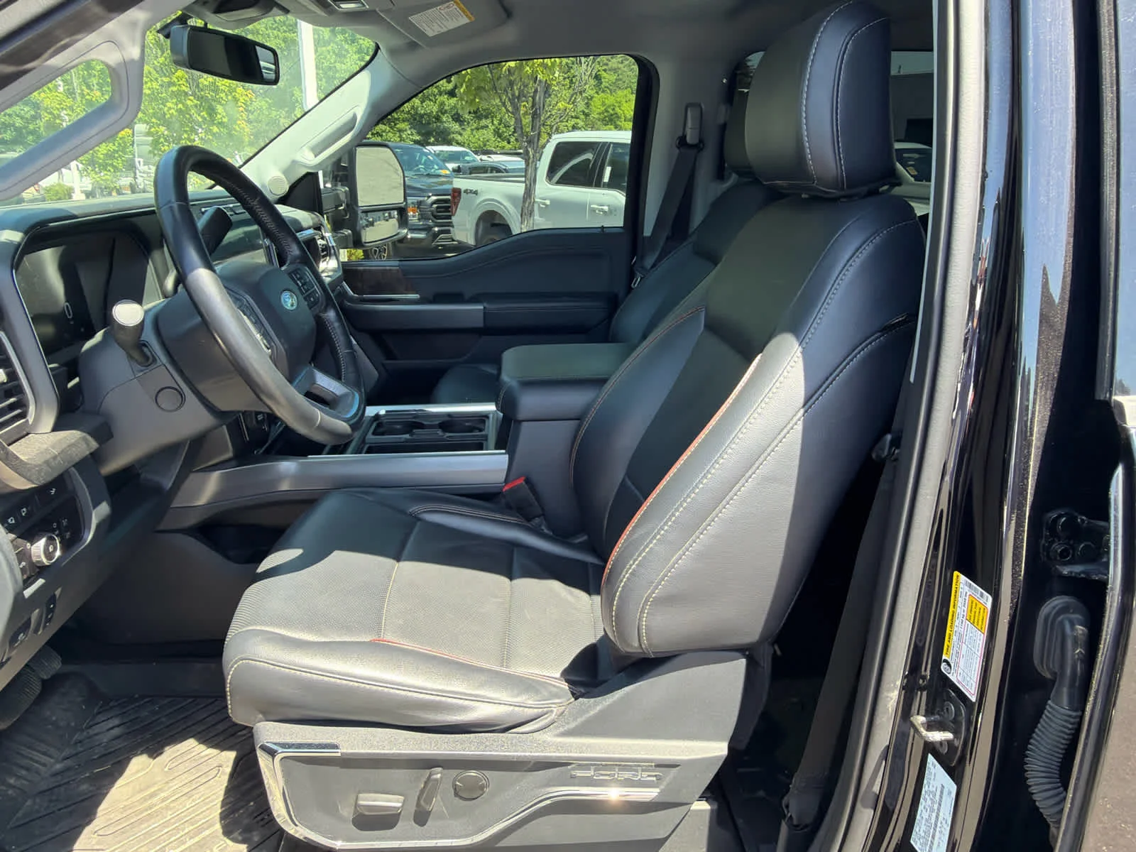 Used 2024 Agate Black Metallic Ford LARIAT image 11