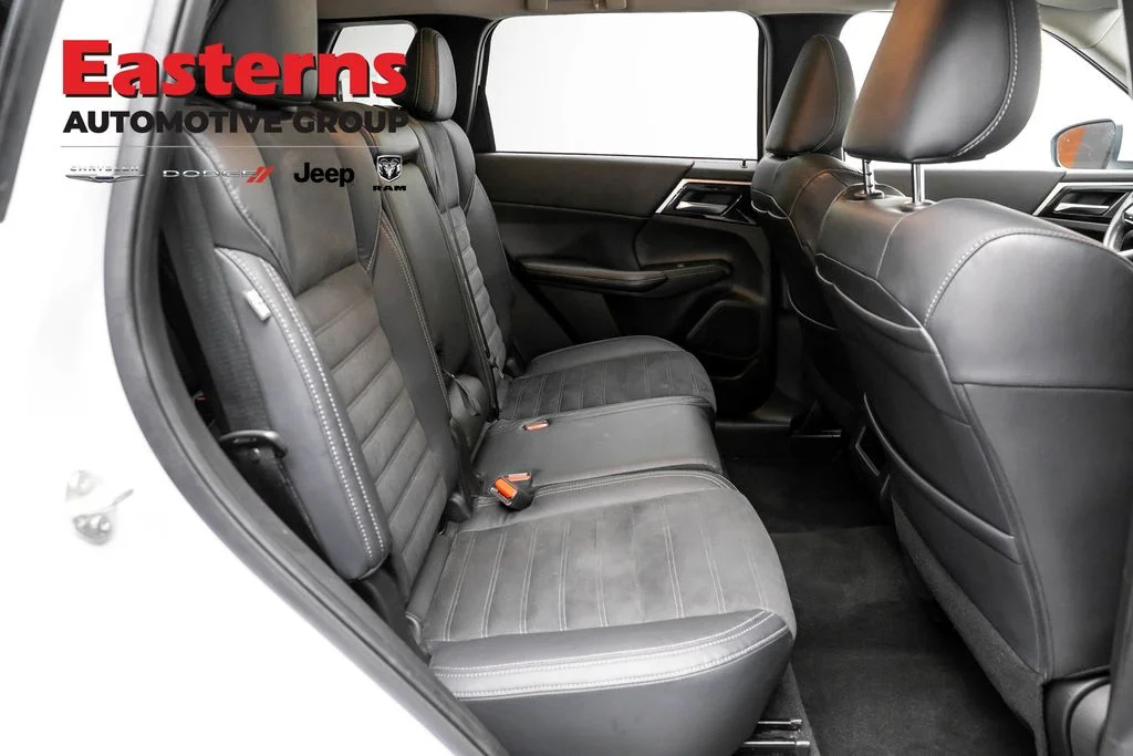 Used 2022 White Mitsubishi SE image 22