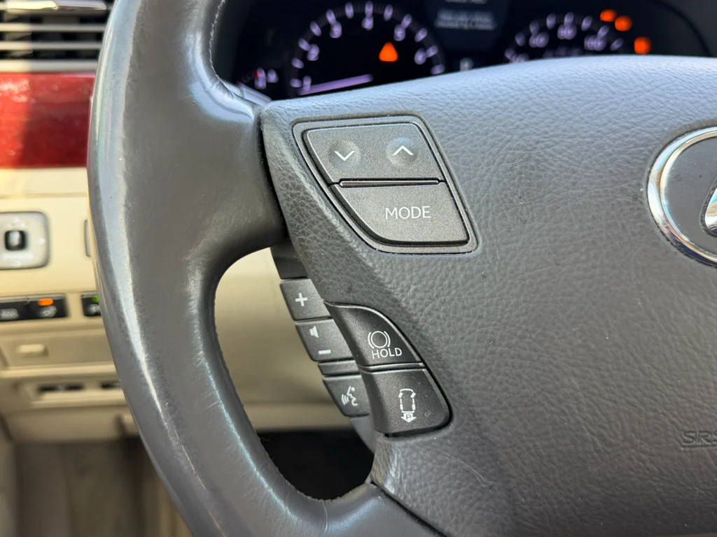 Used 2011 Starfire Pearl Lexus Base image 20