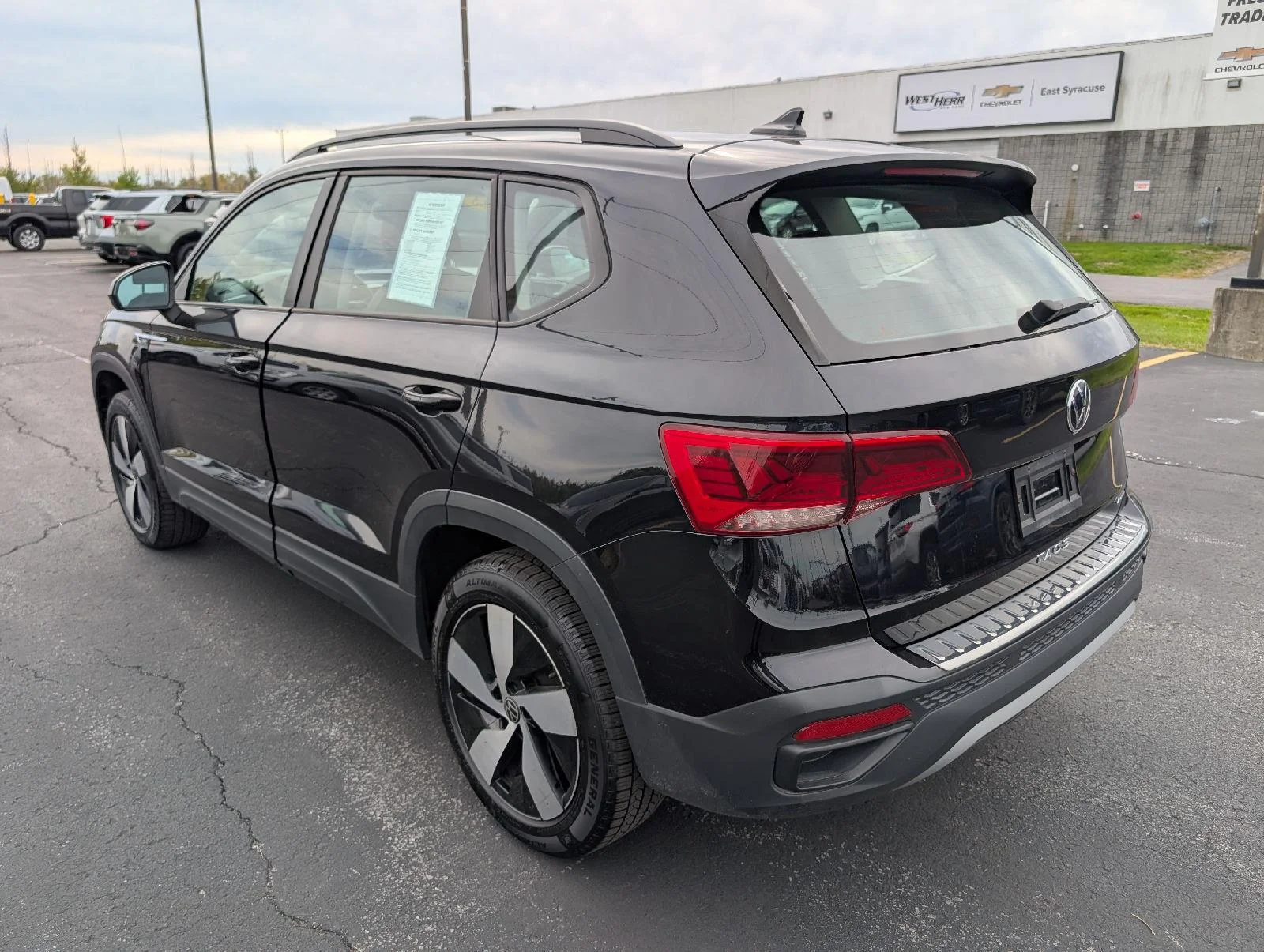 Used 2023  Volkswagen S image 6