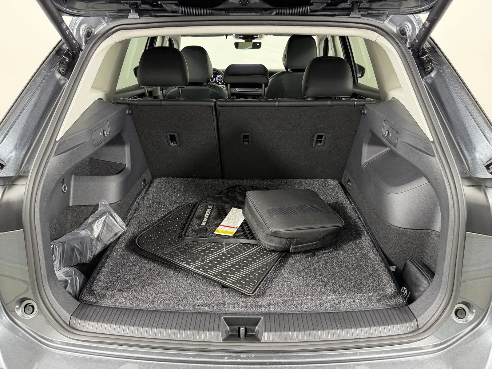 New 2026 Platinum Gray Metallic Volkswagen SE image 19