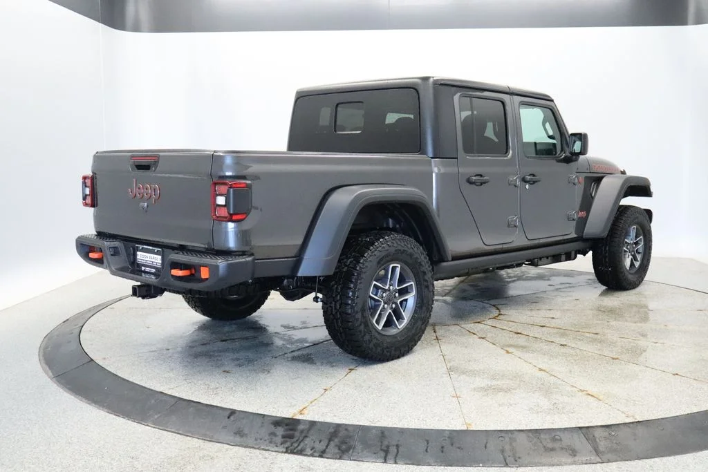 New 2026 Granite Crystal Metallic Clear-Coat Exterior Paint Jeep Mojave image 6