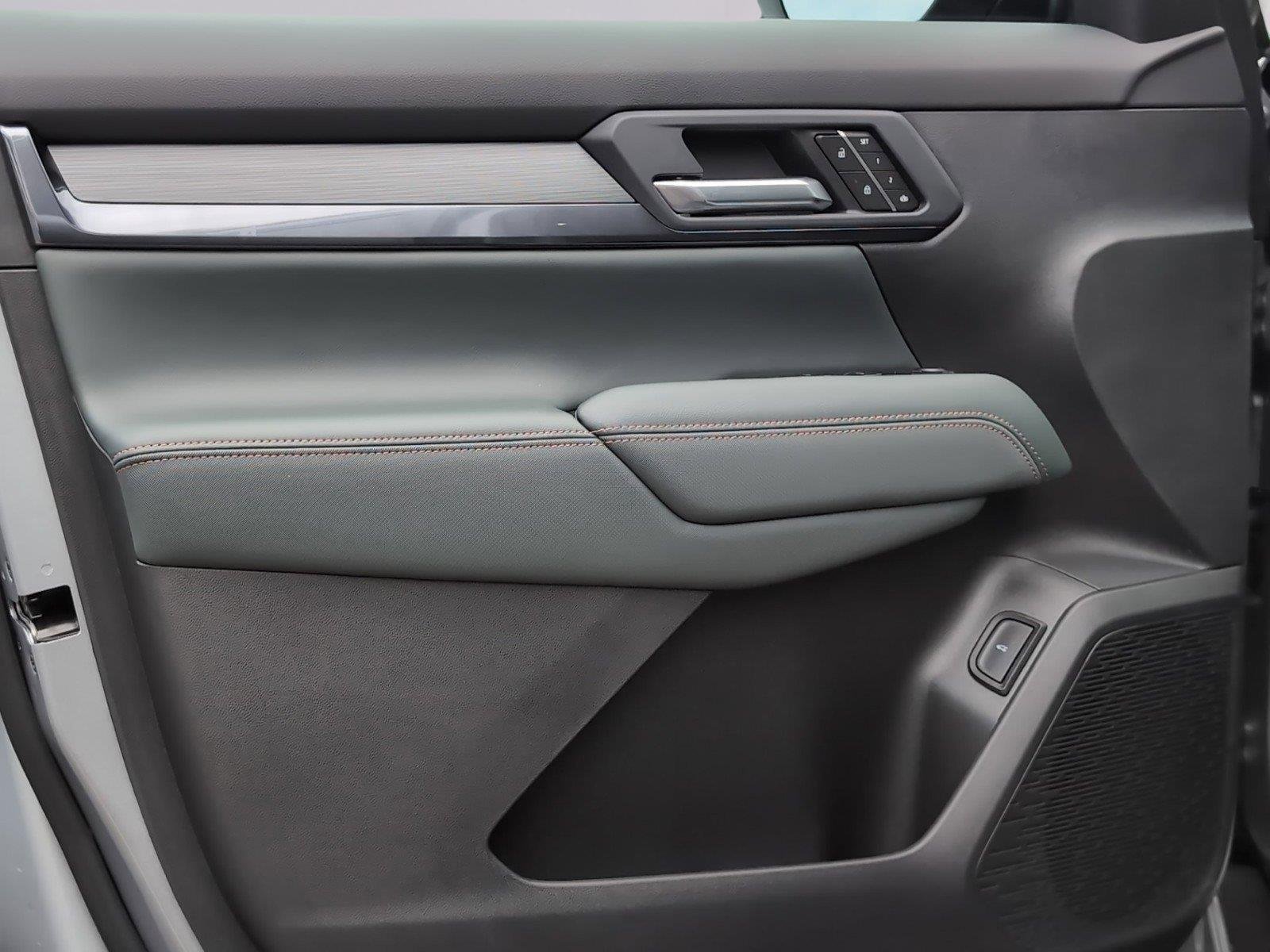 Used 2026 Sterling Metallic GMC AT4 image 27