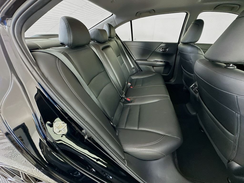 Used 2017 Crystal Black Pearl Honda Touring image 28