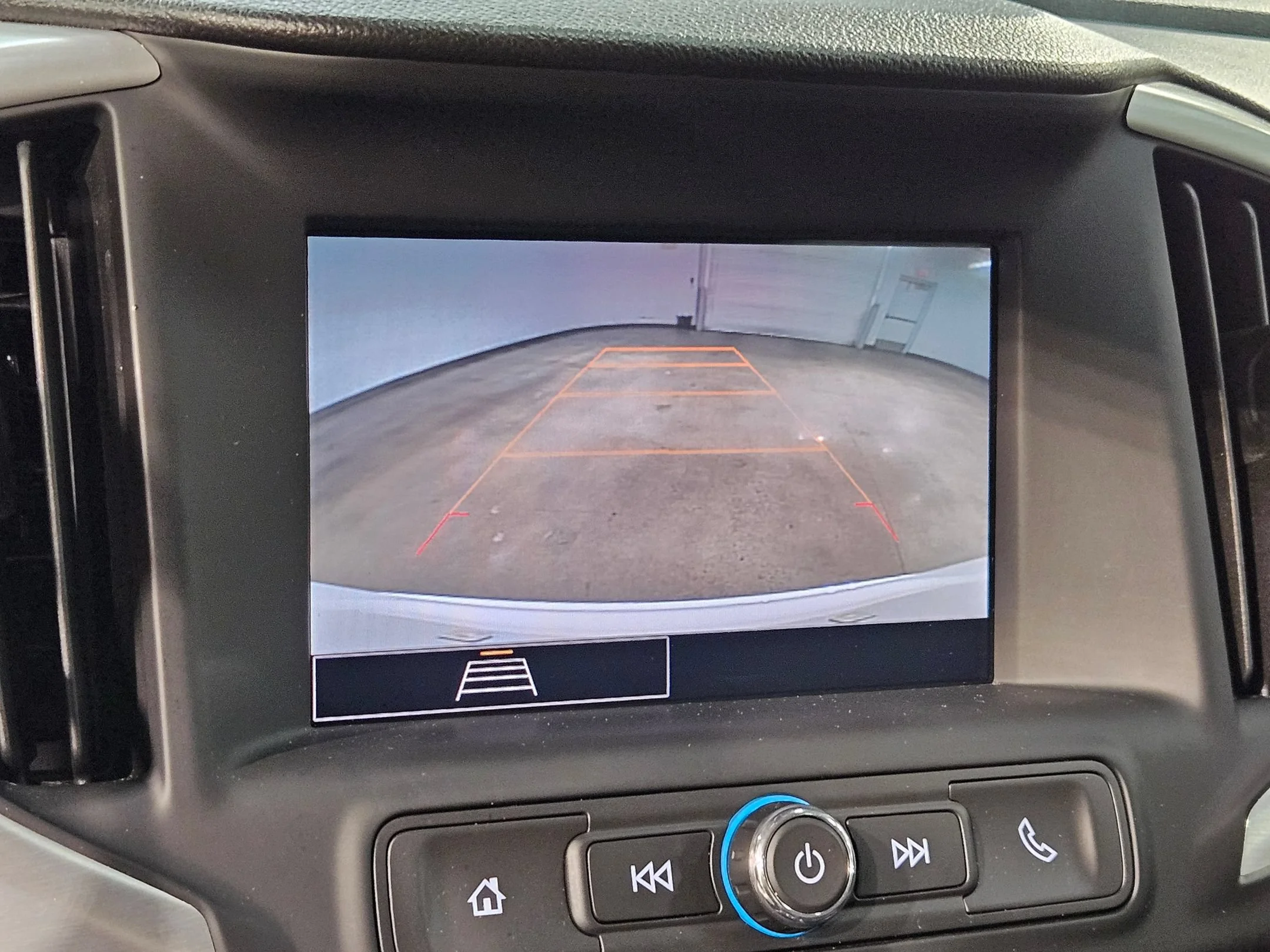 Used 2024 Summit White GMC SLE image 29