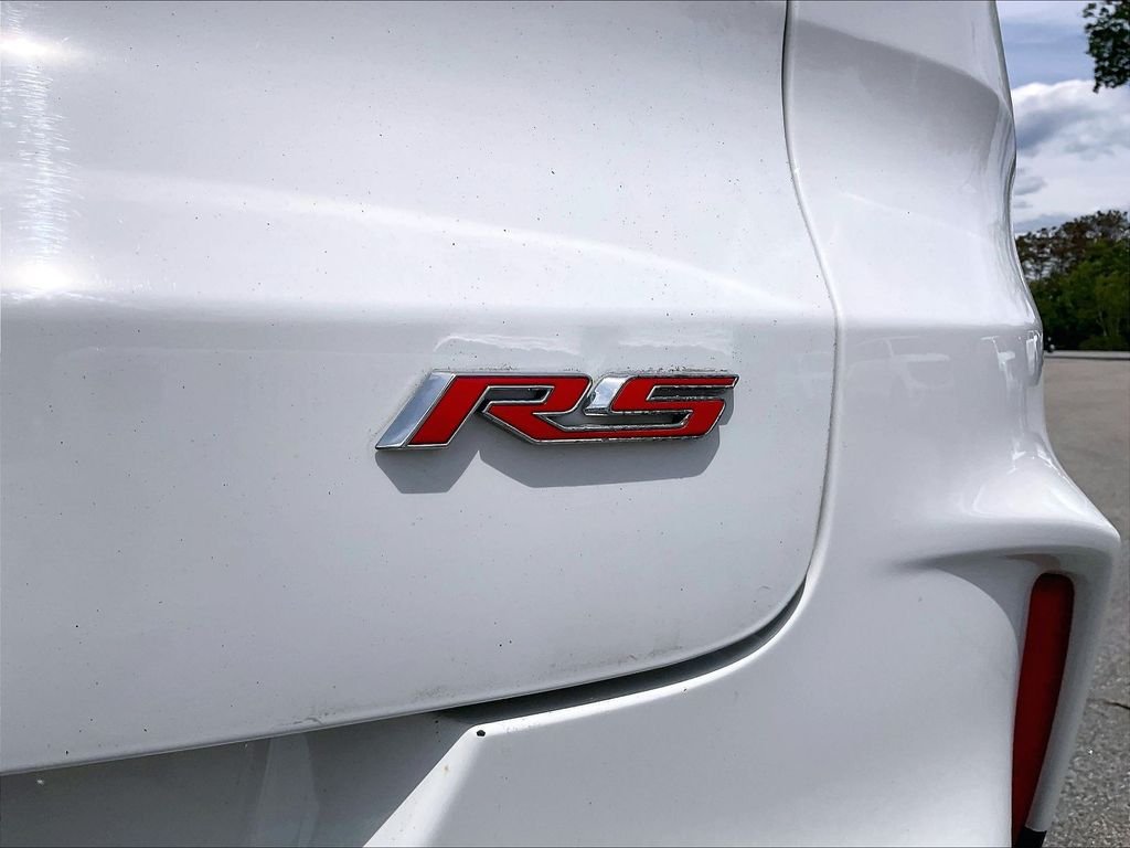 Used 2023 Summit White Chevrolet RS image 27