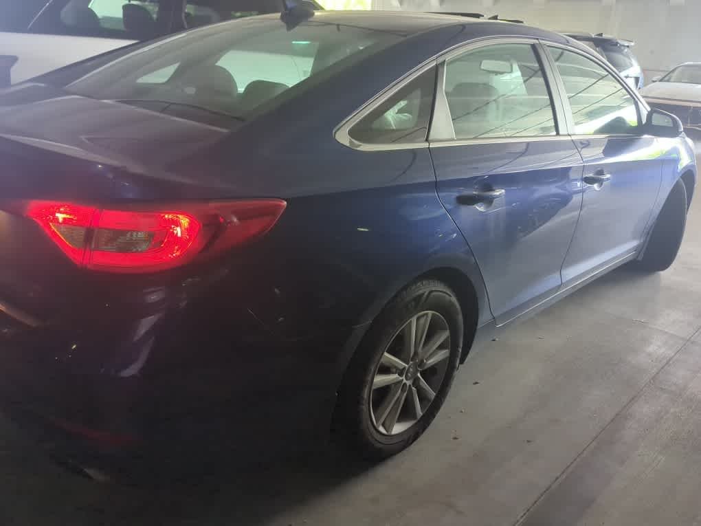 Used 2016 Lakeside Blue Hyundai 2.4L SE image 3