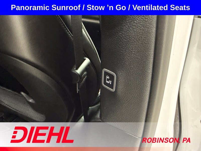 Used 2025 White Chrysler Limited image 15