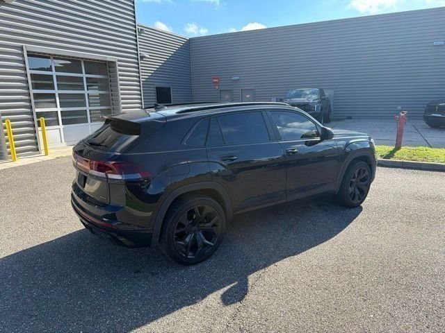 Used 2024  Volkswagen 2.0T SEL R-Line image 4