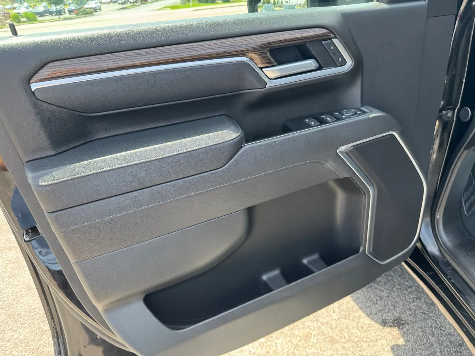 Used 2025 Black Chevrolet LT image 19