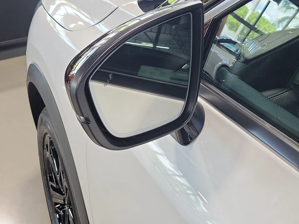 New 2027 2T RAD WHT INFINITI Sport AWD image 11