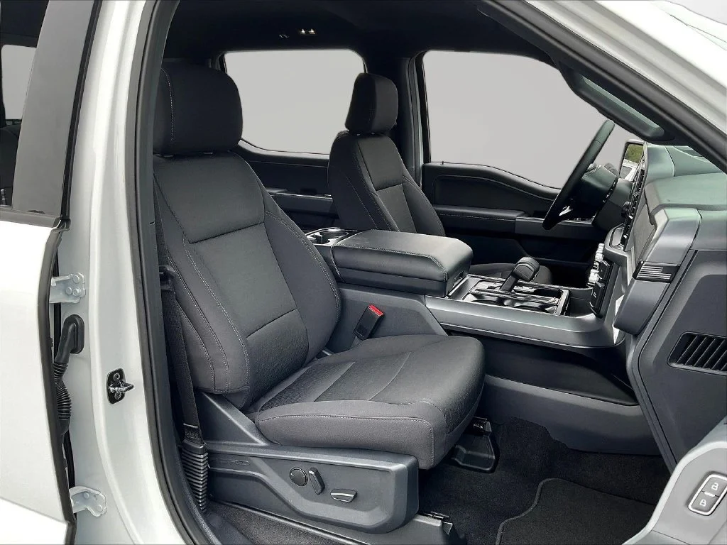 New 2026 Oxford White Ford XLT image 11