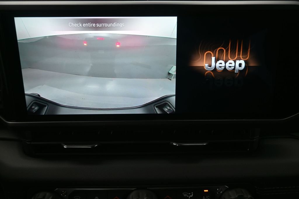 New 2026 Granite Crystal Metallic Clearcoat Jeep Texas Trail image 32
