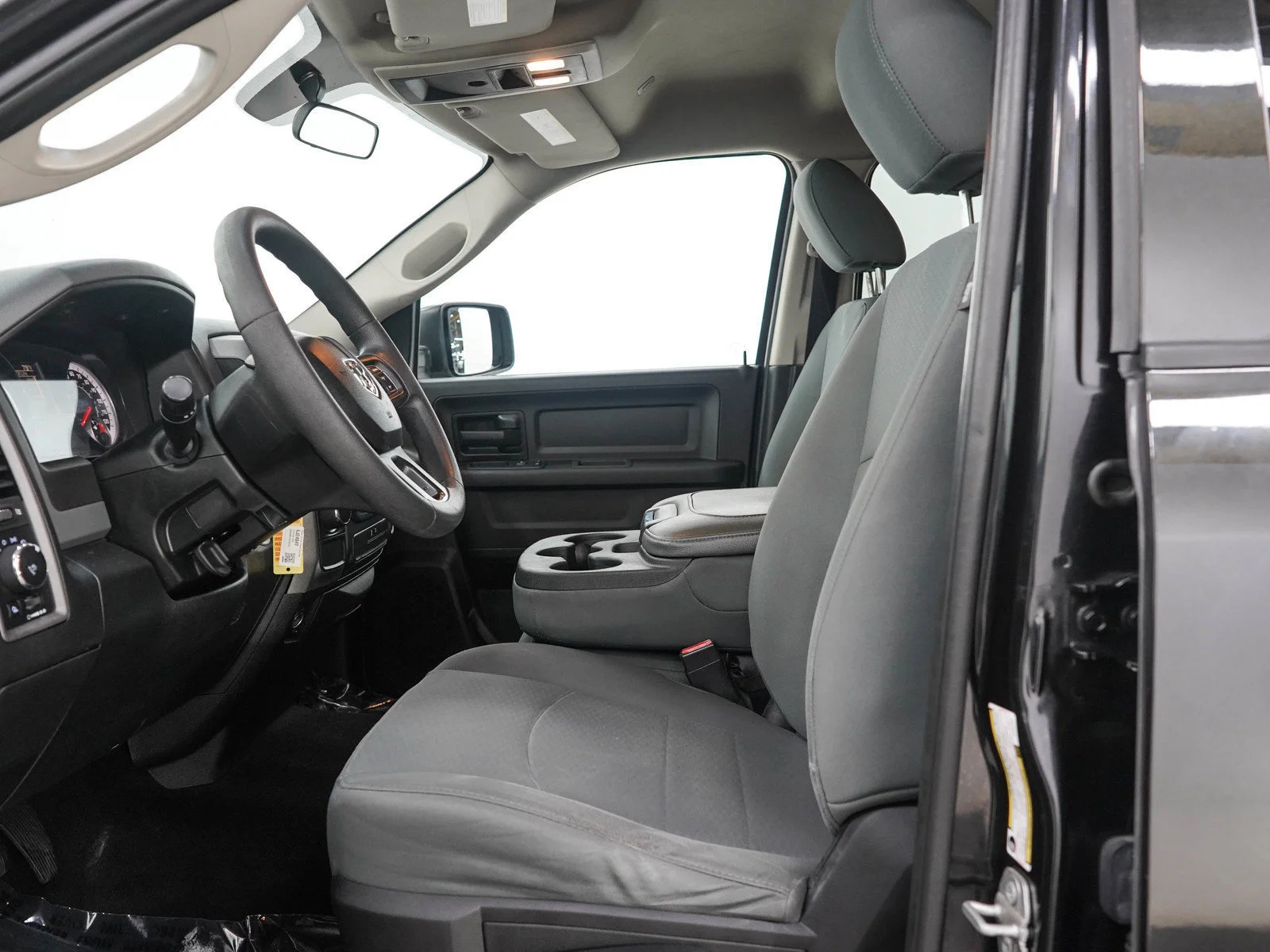 Used 2018 Brilliant Black Crystal Pearlcoat Ram Express image 22