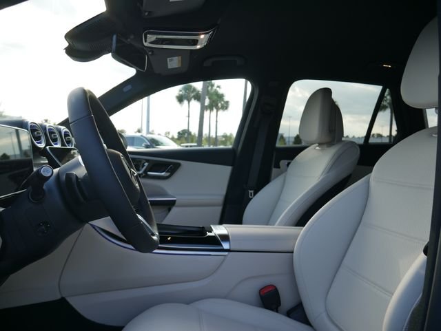 New 2026 Polar White Mercedes-Benz GLC 300 image 18