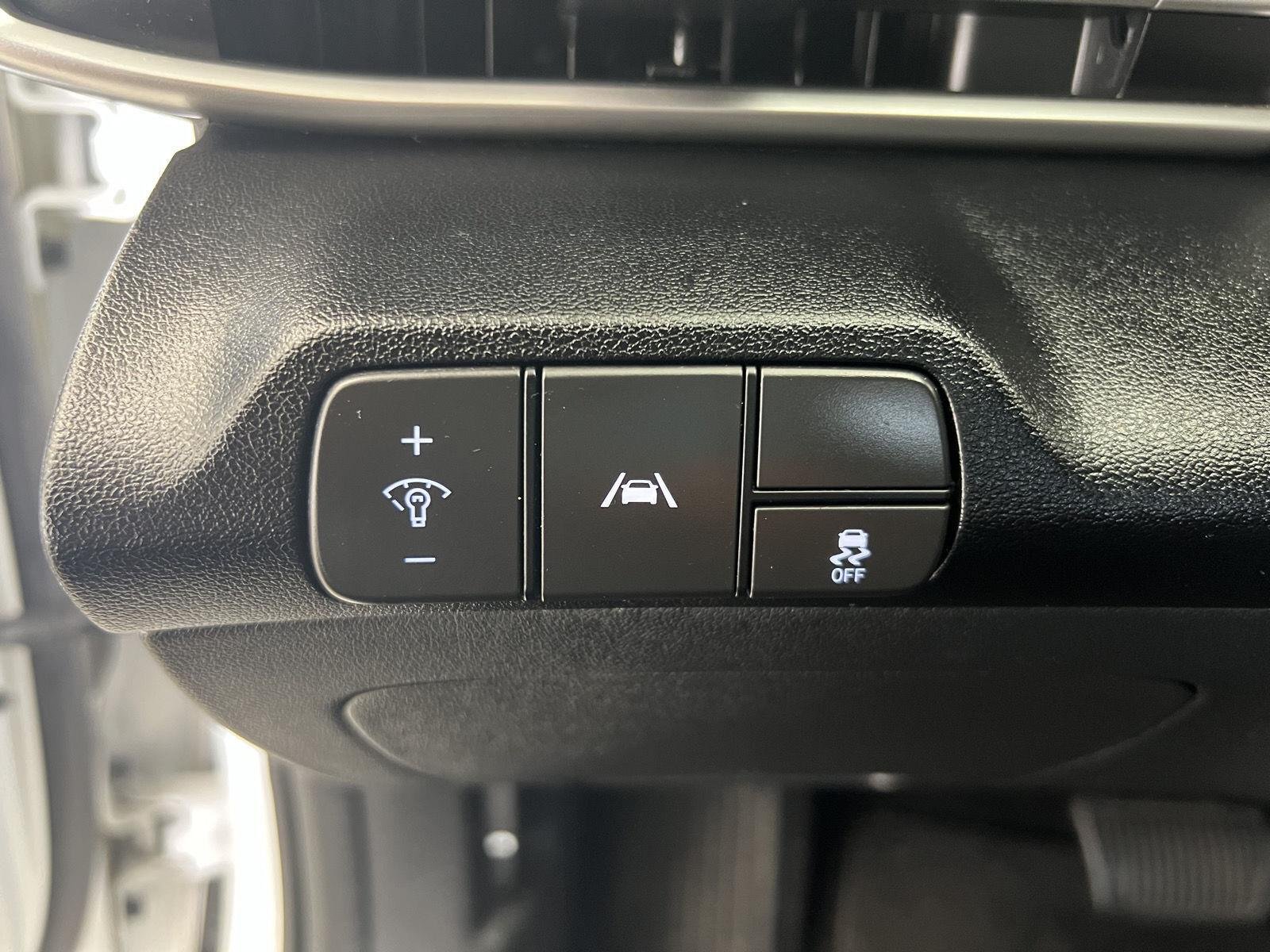 Used 2023 Quartz White Hyundai SEL image 14