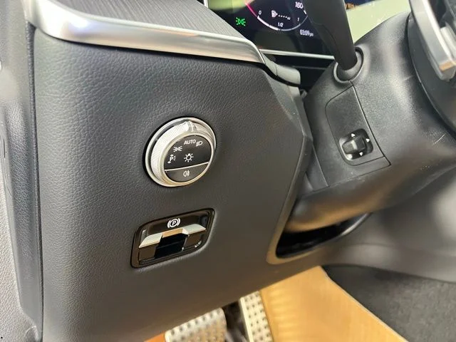 New 2026 Graphite Grey Metallic Mercedes-Benz GLC 300 image 21