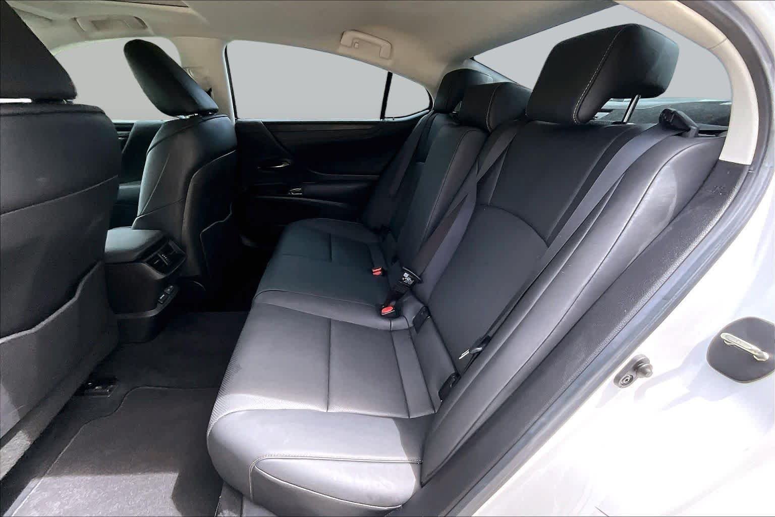 Used 2024 Eminent White Pearl Lexus  image 21