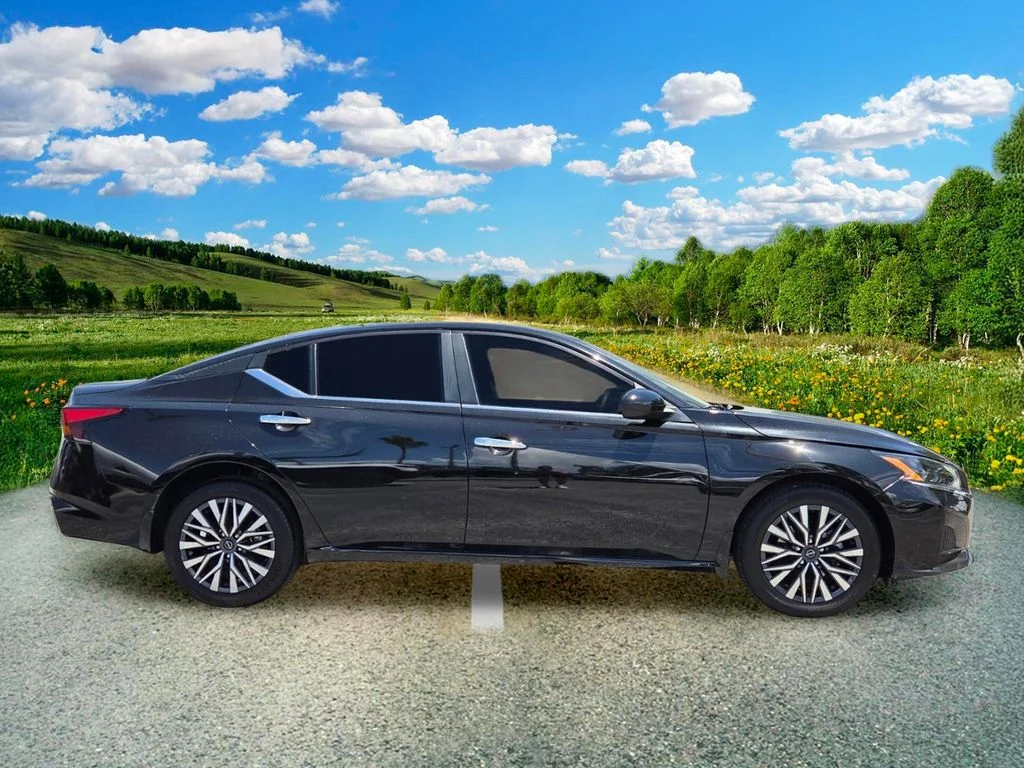 Used 2023 Black Nissan 2.5 SV image 7