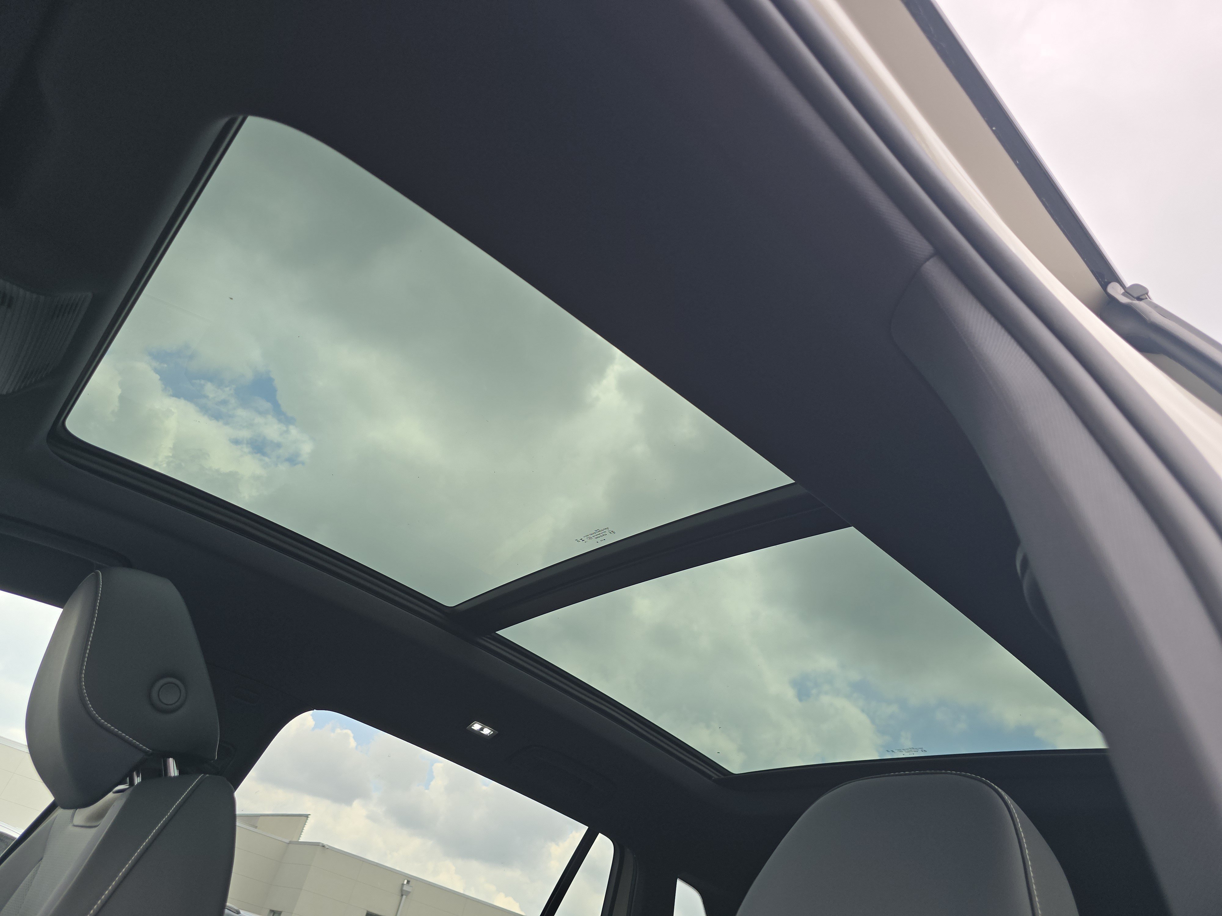 New 2026 Sandstone w/Deep Black Roof Volkswagen SE R-Line Black image 9
