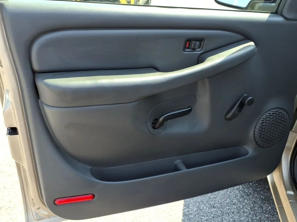 Used 2005 Beige Chevrolet Work Truck image 18