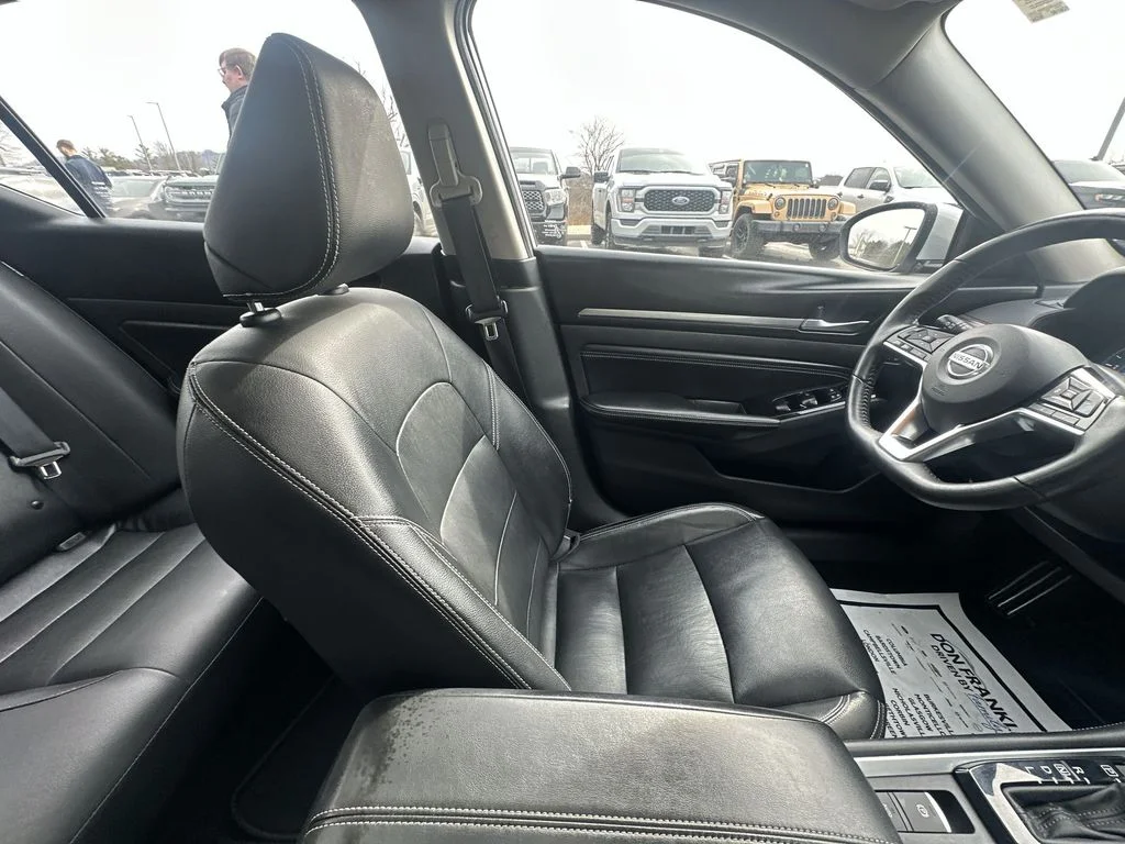 Used 2020 Silver Nissan 2.0 Platinum image 15
