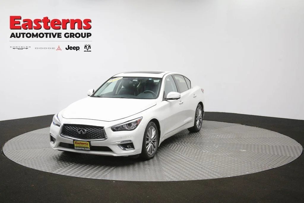 Used 2023 White INFINITI LUXE image 58