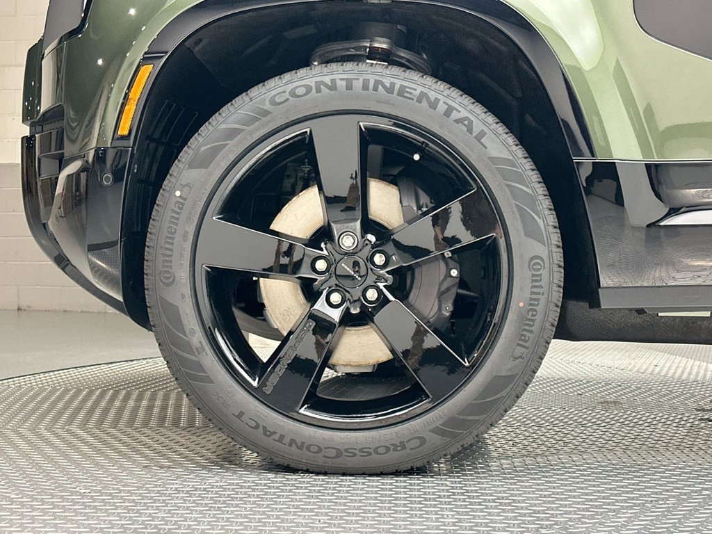 New 2026 Woolstone Green Land Rover X-Dynamic SE image 5