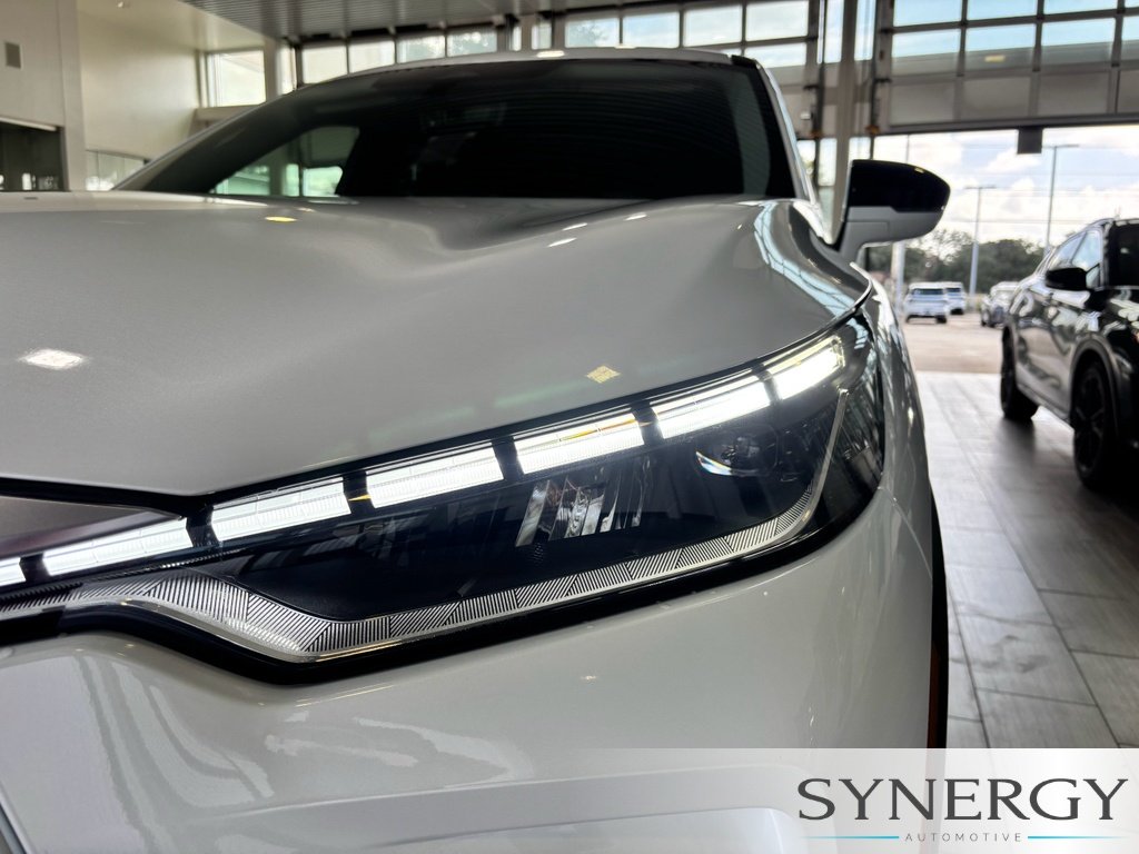 New 2027 RADIANT WHITE INFINITI Pure FWD image 9