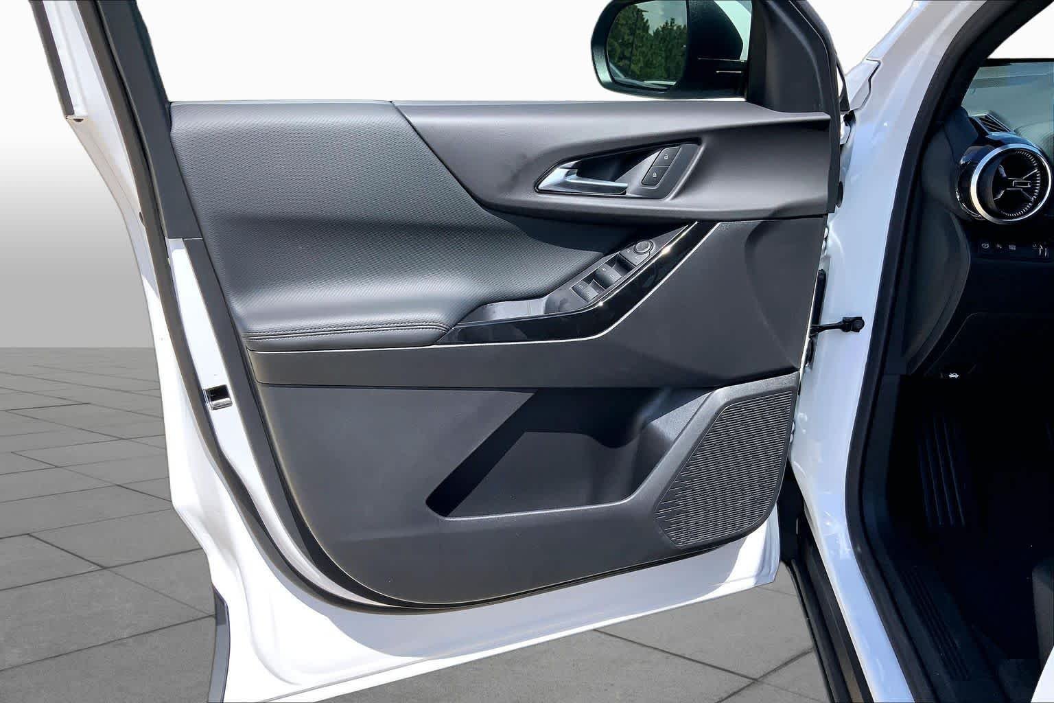 New 2027 Summit White Chevrolet LT image 11