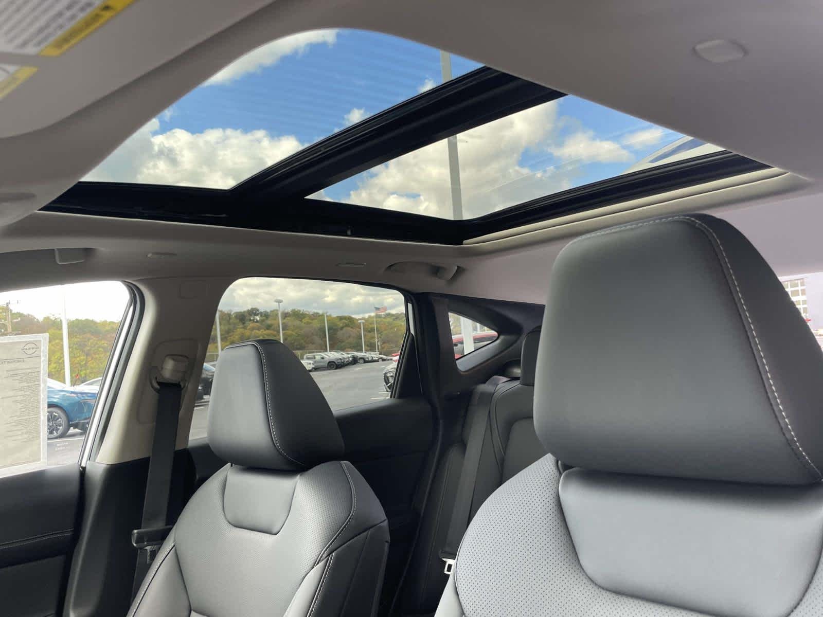 New 2026 Everest White Pearl Tricoat Nissan SL image 15