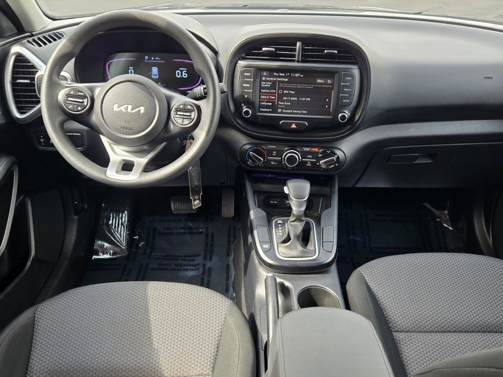 2024 Kia Soul LX - Photo 17