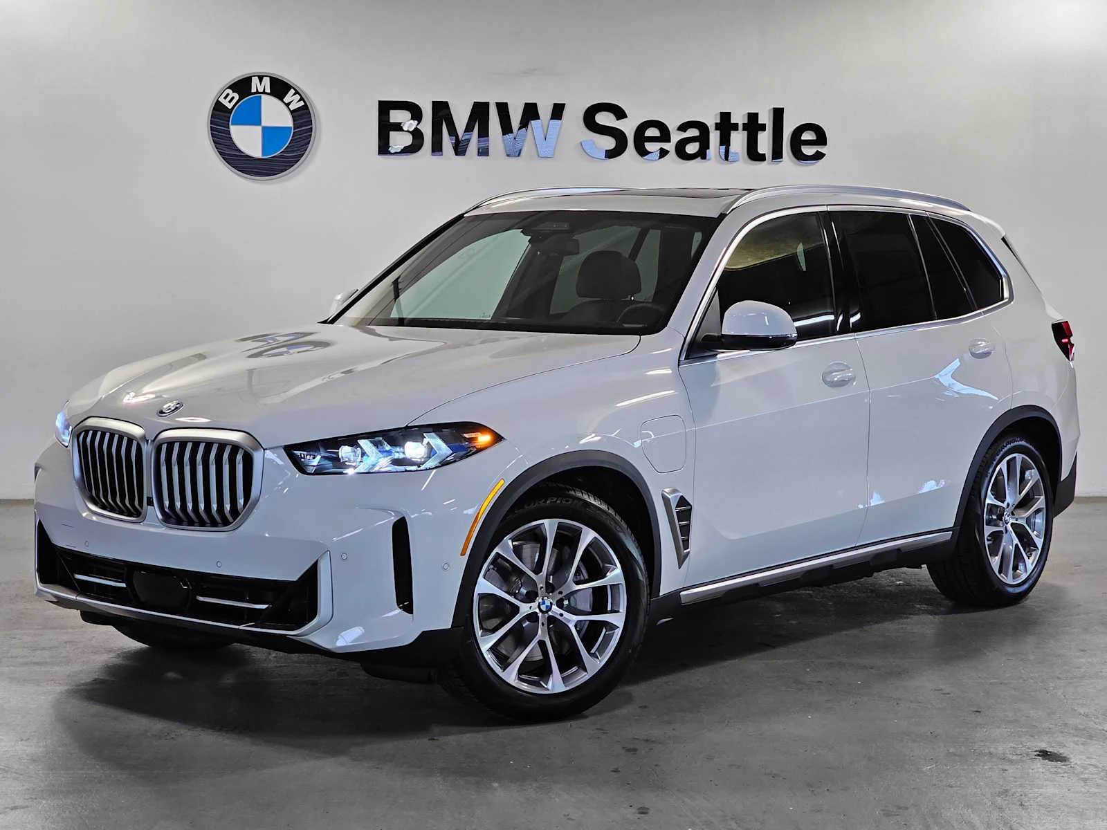 2026 BMW X5 xDrive50e's photo