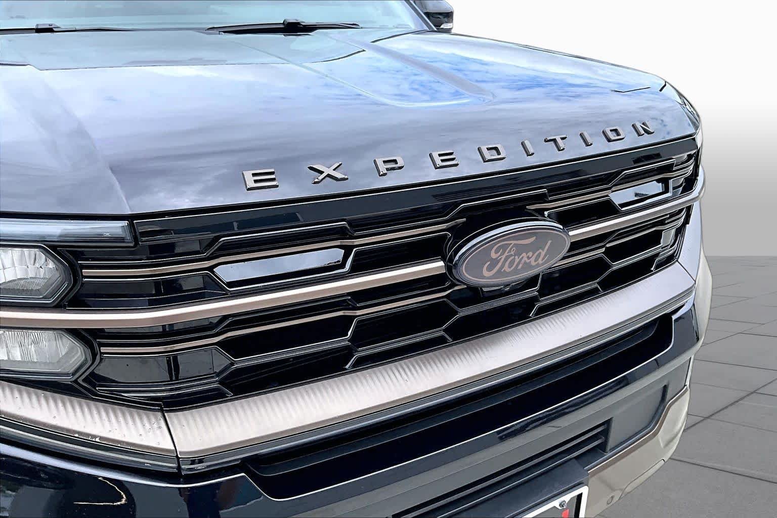 Used 2025 Agate Black Metallic Ford King Ranch image 28