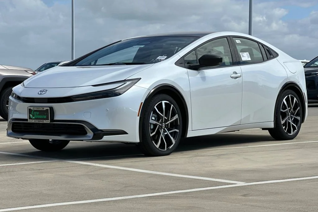 New 2027 Wind Chill Pearl <sup>1</sup> Toyota  XSE image 8