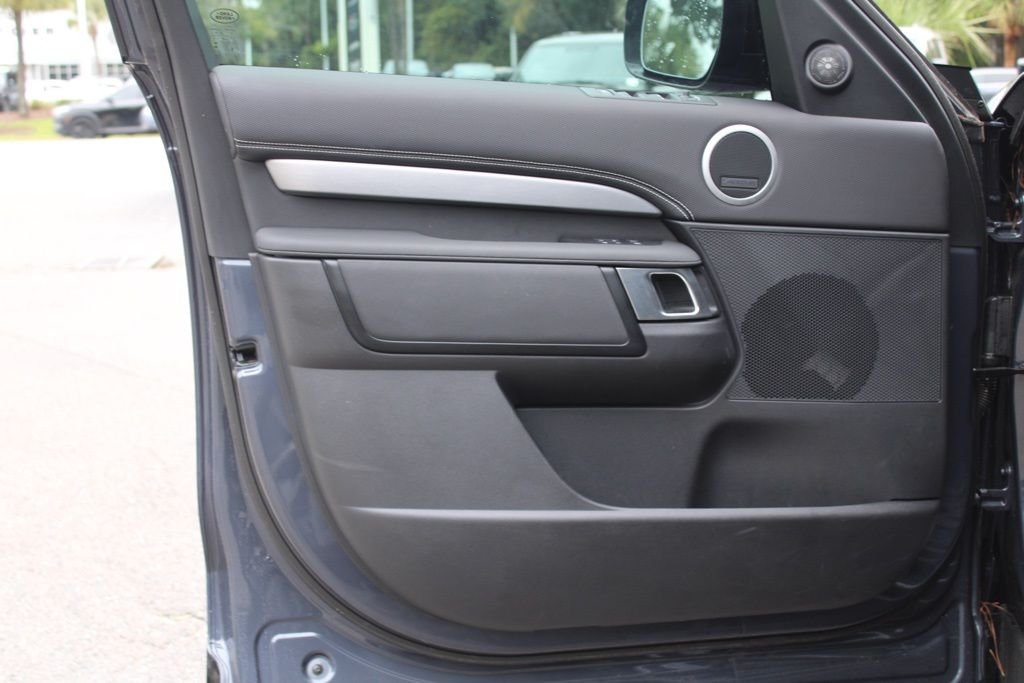 Used 2025 Blue Land Rover Dynamic SE image 11