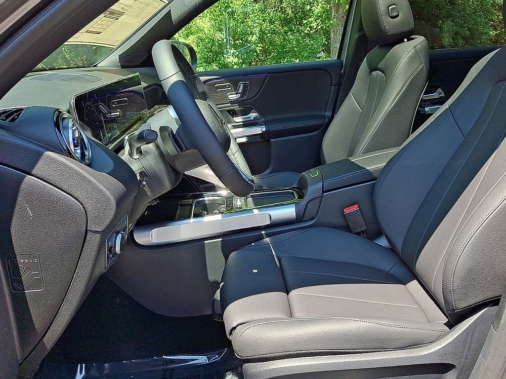 New 2026 Mountain Grey Metallic Mercedes-Benz GLB 250 image 10